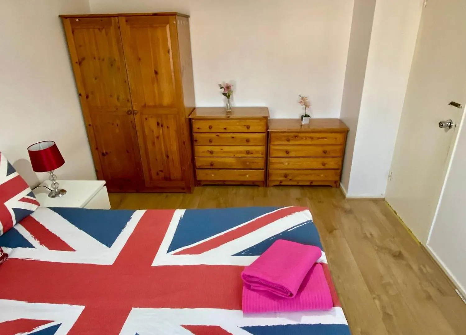 Cosy 3 Bedroom House Near Stratford,Olympic Park, E15 Londra 0*,  Birleşik Krallık